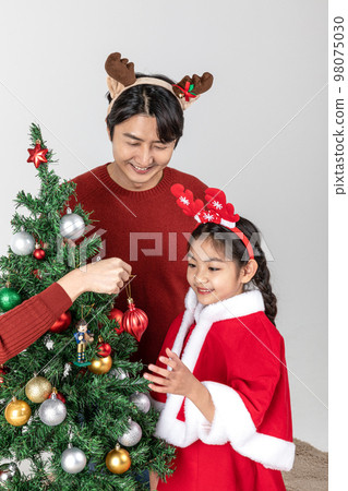 happy Asian Korean family in Christmas concept_decorating the christmas tree 98075030
