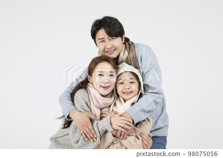 happy Asian Korean family, isolated in white background_shivering with cold happy Asian Korean family, isolated in white background_shivering with cold 98075056