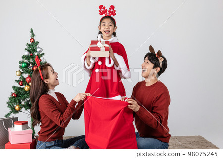 happy Asian Korean family in Christmas concept_holding a gift box 98075245