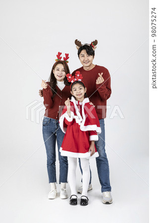 happy Asian Korean family in Christmas concept happy Asian Korean family in Christmas concept 98075274