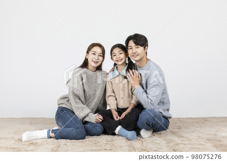 happy Asian Korean family, isolated in white background happy Asian Korean family, isolated in white background 98075276