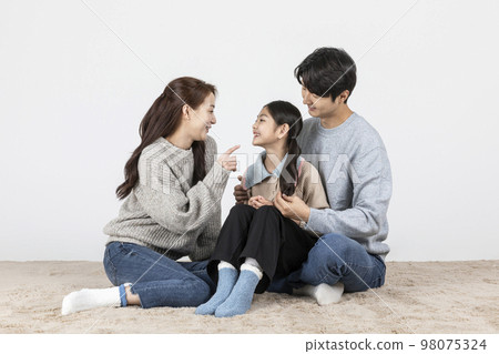 happy Asian Korean family, isolated in white background happy Asian Korean family, isolated in white background 98075324
