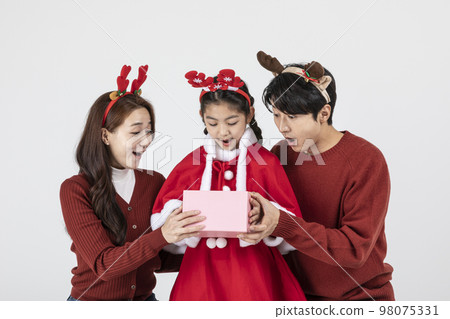 happy Asian Korean family in Christmas concept__surprised at gifts happy Asian Korean family in Christmas concept__surprised at gifts 98075331