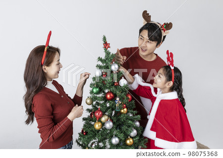 happy Asian Korean family in Christmas concept_decorating the christmas tree 98075368