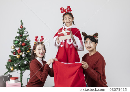 happy Asian Korean family in Christmas concept_holding a gift box 98075415