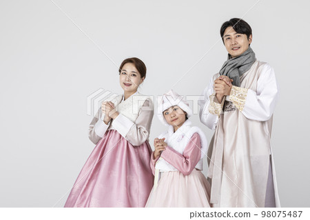 Korean family in Hanbok, isolated white background_making a wish Korean family in Hanbok, isolated white background_making a wish 98075487