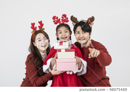 happy Asian Korean family in Christmas concept_holding a gift box 98075489