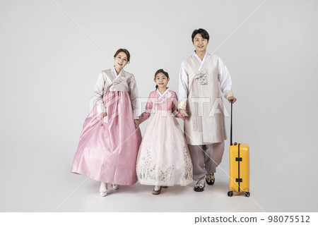 Korean family in Hanbok, isolated white background_waking with travel luggage bag 98075512