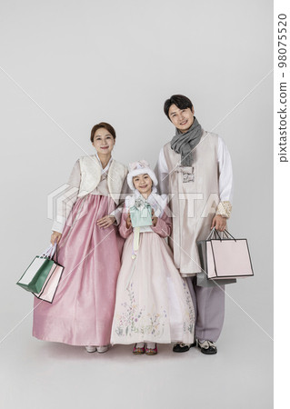 Korean family in Hanbok, isolated white background_holding a shopping bags and presents Korean family in Hanbok, isolated white background_holding a shopping bags and presents 98075520