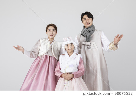 Korean family in Hanbok, isolated white background_hand motion Korean family in Hanbok, isolated white background_hand motion 98075532