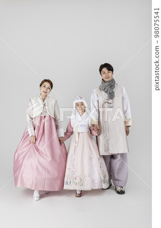 Korean family in Hanbok, isolated white background_standing friendly Korean family in Hanbok, isolated white background_standing friendly 98075541