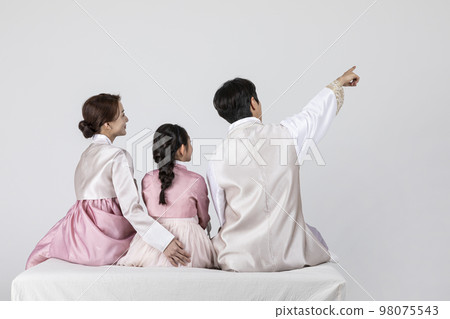 Korean family in Hanbok, isolated white background_pointung with one's hand 98075543