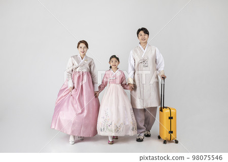 Korean family in Hanbok, isolated white background_waking with travel luggage bag 98075546