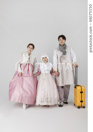 Korean family in Hanbok, isolated white background_waking with travel luggage bag 98075550
