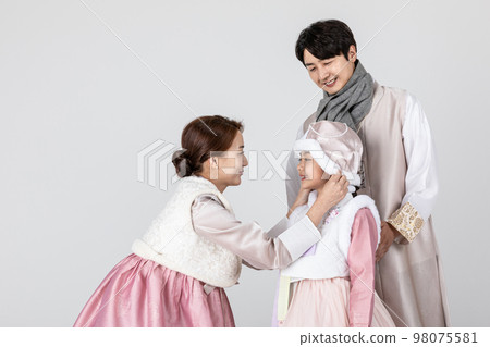 Korean family in Hanbok, isolated white background_touching hat Korean family in Hanbok, isolated white background_touching hat 98075581