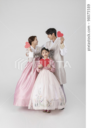 Korean family in Hanbok, isolated white background_holding a heart shape panel Korean family in Hanbok, isolated white background_holding a heart shape panel 98075589