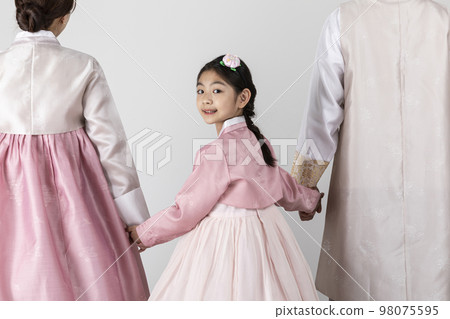 Korean family in Hanbok, isolated white background_turn around holding hands 98075595