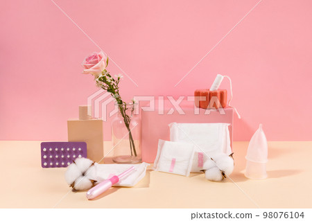 woman menstrual products_menstrual supplies 98076104