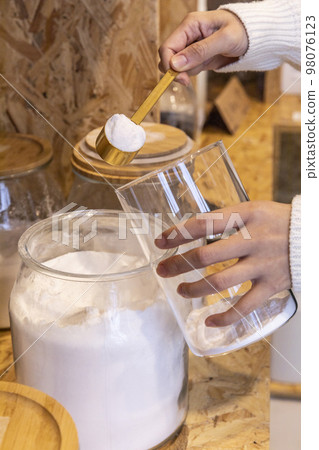 eco friendly habits hand gesture_refill powder detergent 98076123