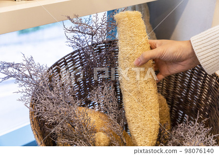 eco friendly habits hand gesture_visiting zero waste shop eco friendly habits hand gesture_visiting zero waste shop 98076140