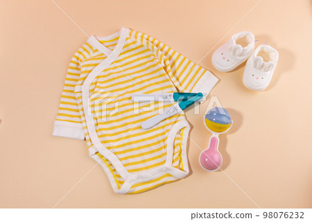 woman menstrual products_baby supplies and pregnancy testing machines 98076232