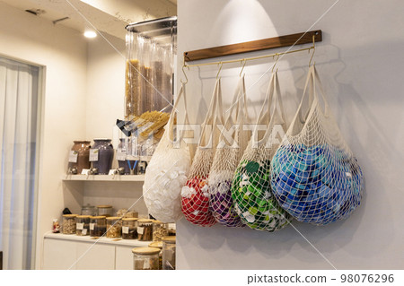 eco friendly habits hand gesture_a bag with a lid on it 98076296