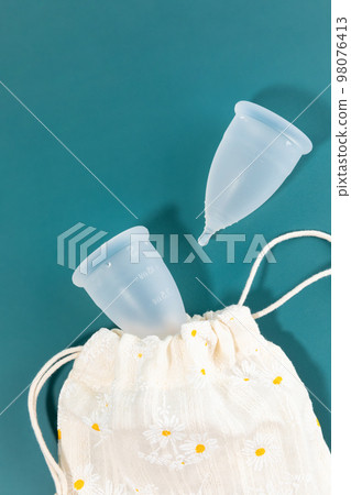 woman menstrual products_pouch and menstrual cup 98076413
