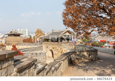 autumn landscape, scenery of Suwon Hwaseong in Korea 98076424