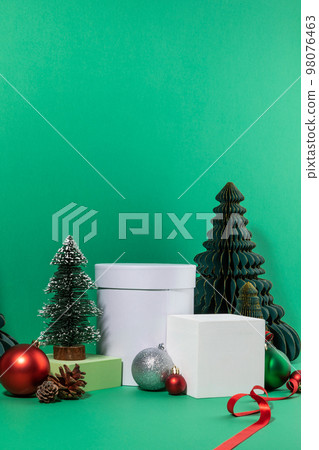 christmas decorations and display background_circle shape box, square tray, christmas tree 98076463