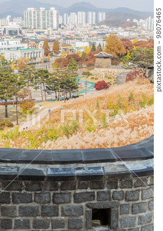 autumn landscape, scenery of Suwon Hwaseong in Korea 98076465