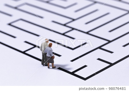 brain health and dementia series_a miniature of the old man standing in front of the maze 98076481