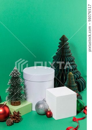christmas decorations and display background_circle shape box, square tray, christmas tree 98076517
