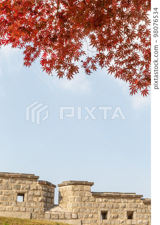 autumn landscape, scenery of Suwon Hwaseong in Korea 98076534