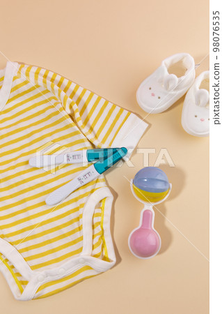 woman menstrual products_baby supplies and pregnancy testing machines 98076535