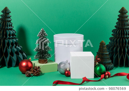 christmas decorations and display background_circle shape box, square tray, christmas tree 98076569
