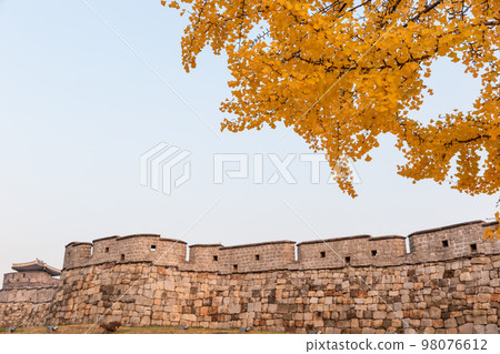 autumn landscape, scenery of Suwon Hwaseong in Korea 98076612