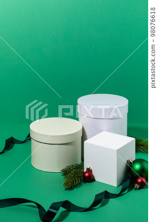 christmas decorations and display background_circle box, square tray, ribbon 98076618