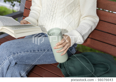 eco friendly habits hand gesture_using tumbler in cafe eco friendly habits hand gesture_using tumbler in cafe 98076643