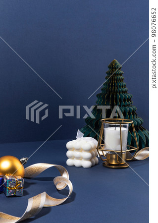 christmas decorations and display background_christmas tree and gold ornament christmas decorations and display background_christmas tree and gold ornament 98076652