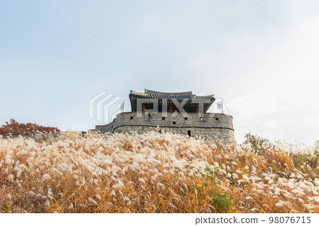 autumn landscape, scenery of Suwon Hwaseong in Korea 98076715