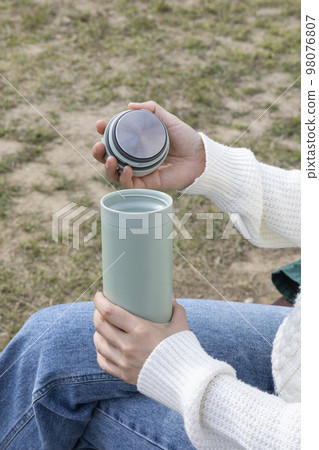 eco friendly habits hand gesture_using tumbler eco friendly habits hand gesture_using tumbler 98076807