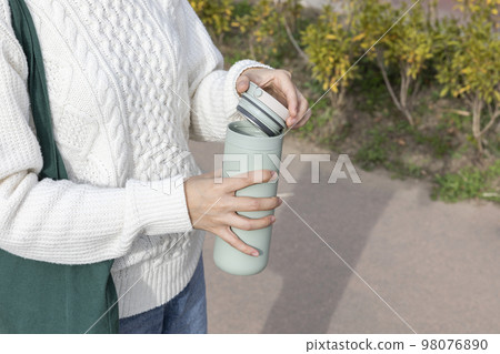 eco friendly habits hand gesture_using tumbler eco friendly habits hand gesture_using tumbler 98076890