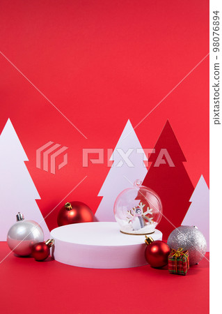 christmas decorations and display background_circle tray and tree ornament christmas decorations and display background_circle tray and tree ornament 98076894
