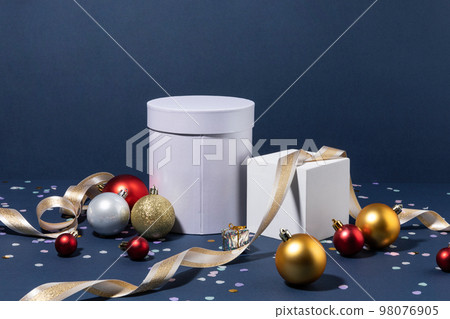 christmas decorations and display background_circle box, square tray, gold ornament christmas decorations and display background_circle box, square tray, gold ornament 98076905