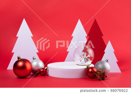 christmas decorations and display background_circle tray and tree ornament christmas decorations and display background_circle tray and tree ornament 98076922