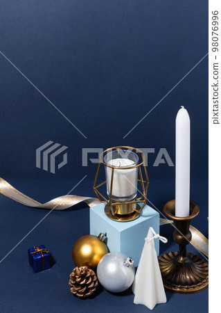 christmas decorations and display background_display box and gold ornament 98076996