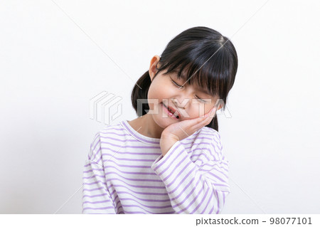Asian Korean child suffering from toothache Asian Korean child suffering from toothache 98077101