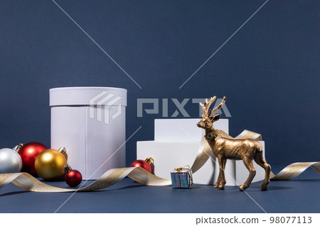 christmas decorations and display background_circle box, square tray, gold ornament christmas decorations and display background_circle box, square tray, gold ornament 98077113