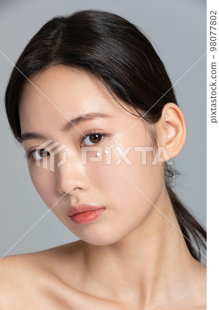 beautiful young Korean Asian woman portrait studio photo in winter skin beauty and cosmetics concept__use eye cream 98077802