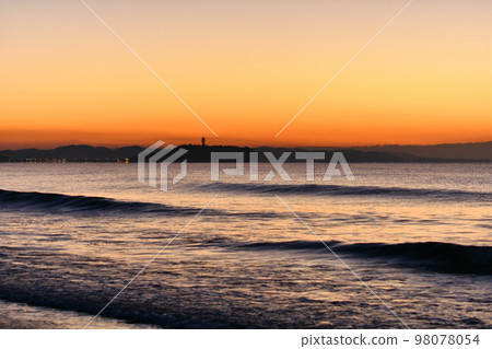 黎明前的江之島 黎明前的江之島 98078054